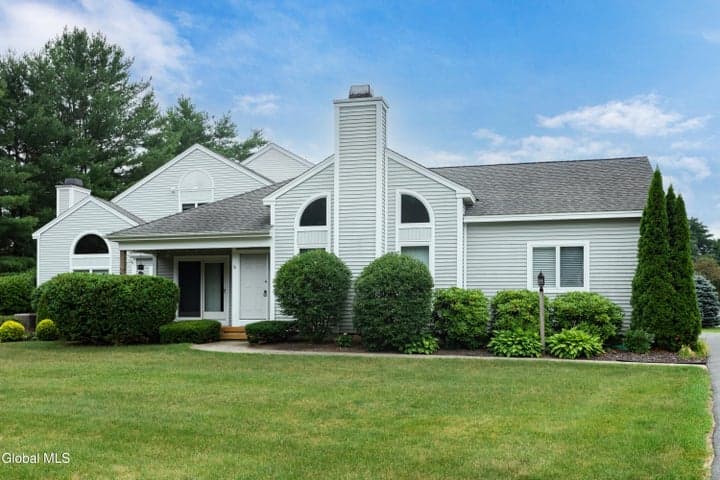 16 Pepper Lane, Greenfield, NY