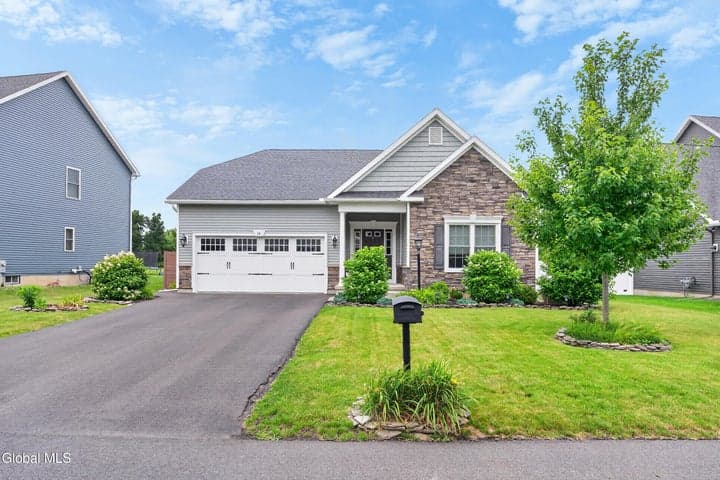 14 Julia Rose Court, Glenmont, NY