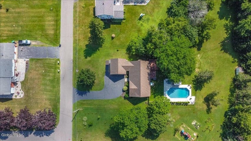 7 James Drive, Waterford, NY, photo 2
