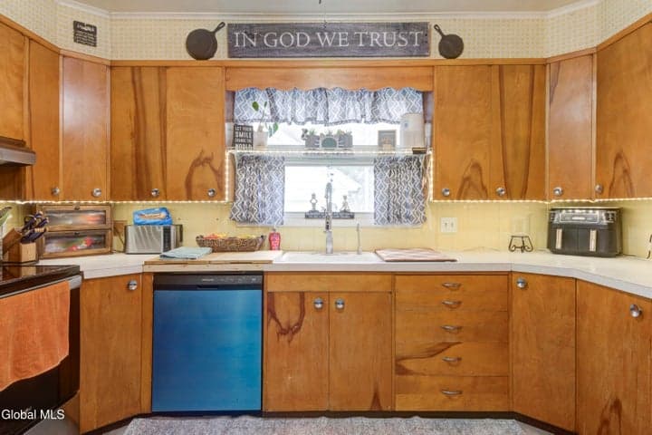 138 5th Avenue, Gloversville, NY, photo 3