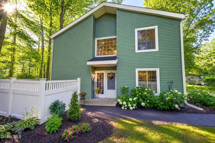 17 Spruce Court, Delmar, NY, photo 3