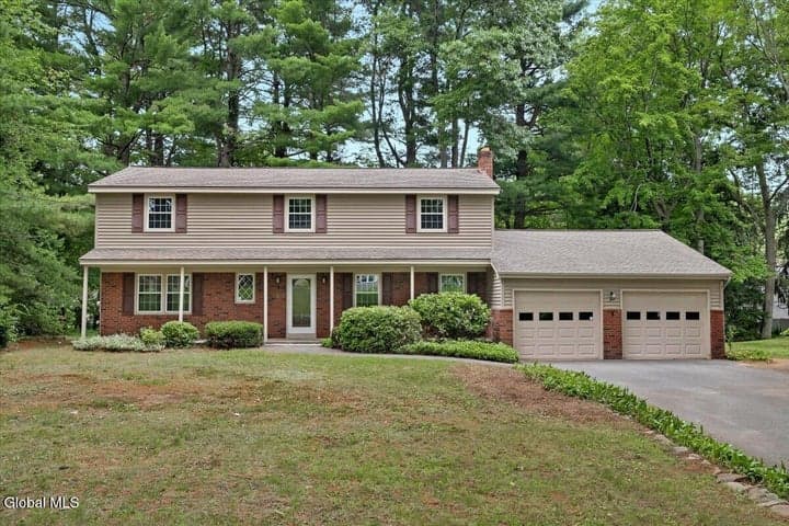 9 Chestnut Lane, Clifton Park, NY