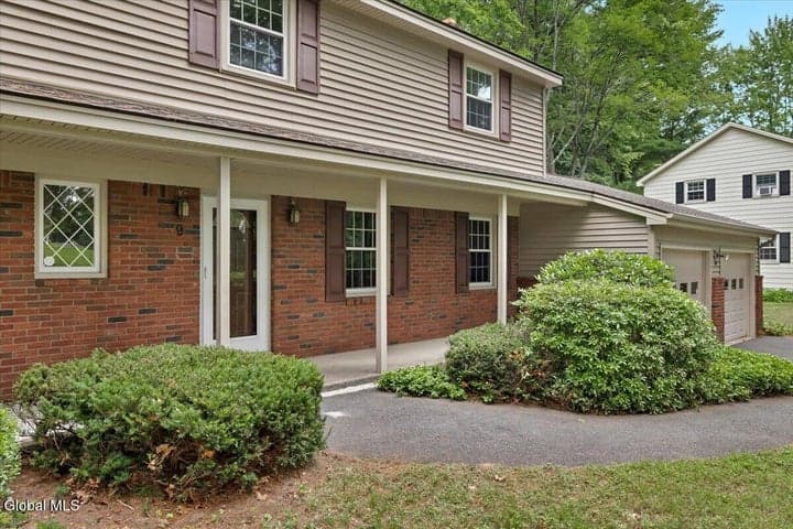9 Chestnut Lane, Clifton Park, NY, photo 4