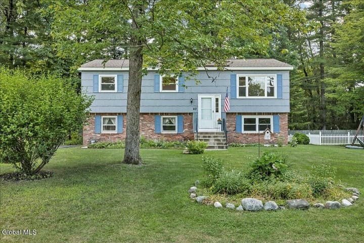 40 Oakwood Boulevard, Clifton Park, NY