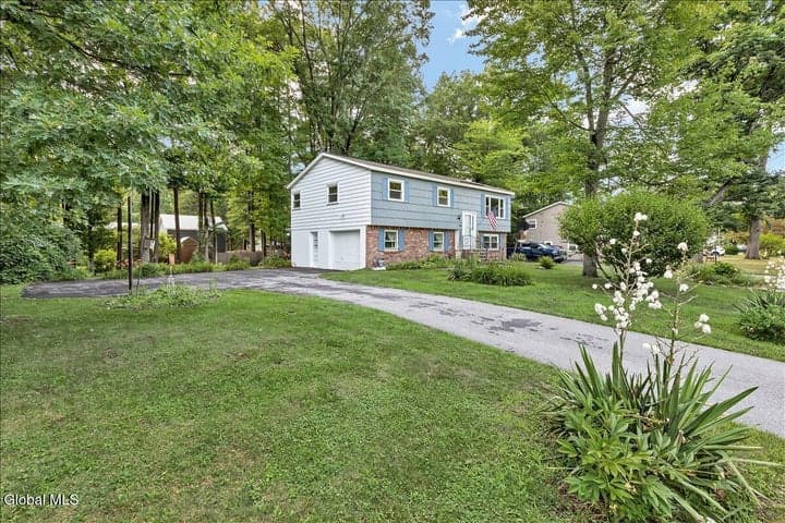 40 Oakwood Boulevard, Clifton Park, NY, photo 3