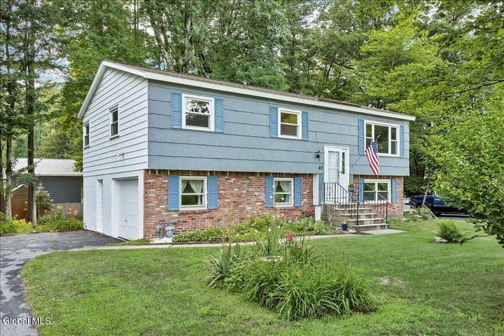 40 Oakwood Boulevard, Clifton Park, NY, photo 4