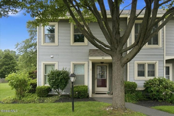 5 Minuteman Court, Halfmoon, NY, photo 3