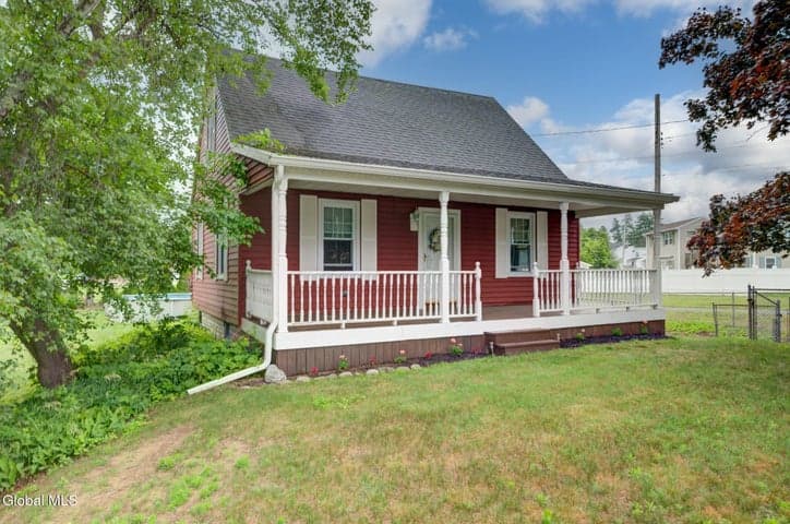 221 Schoolhouse Road, Guilderland, NY