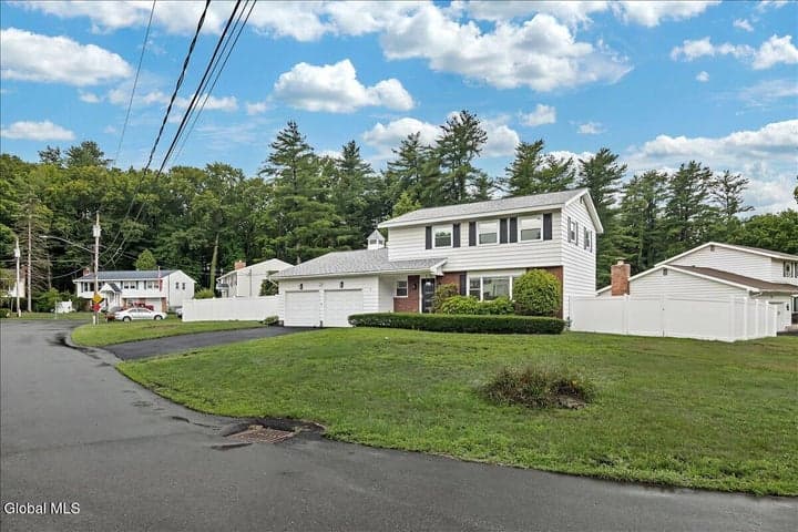 8 Woodland Drive, Colonie, NY, photo 3