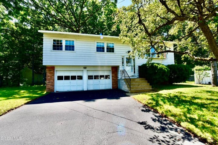 4 Cedar Court, Schenectady, NY