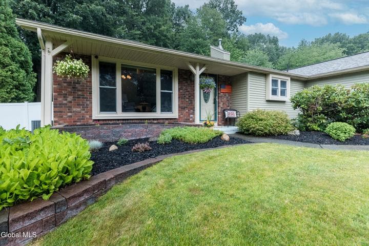 43 Algonquin Road, Clifton Park, NY, photo 2