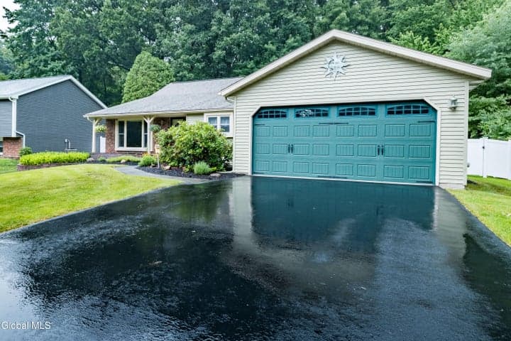 43 Algonquin Road, Clifton Park, NY, photo 3