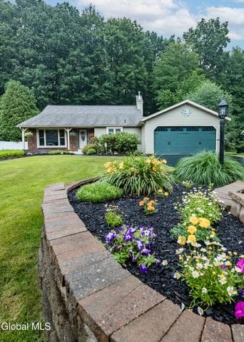 43 Algonquin Road, Clifton Park, NY, photo 4