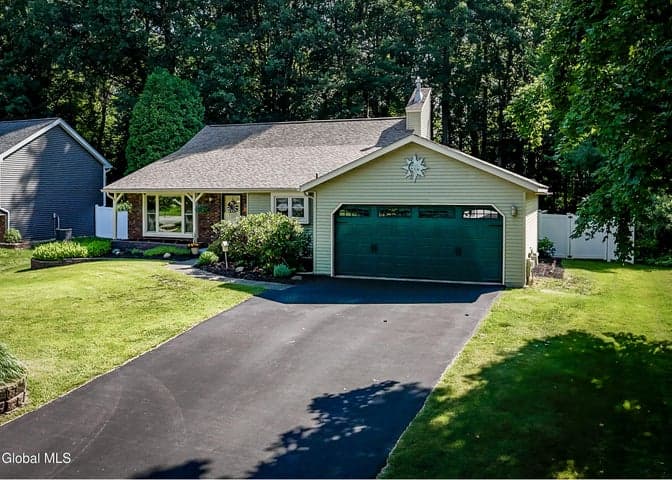 43 Algonquin Road, Clifton Park, NY, photo 1