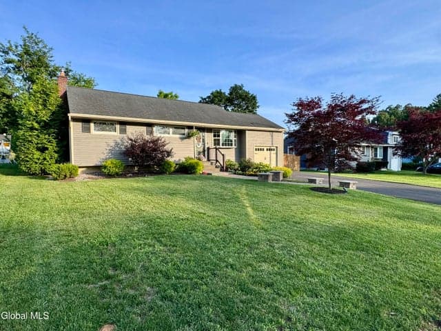 34 Venus Drive, Loudonville, NY