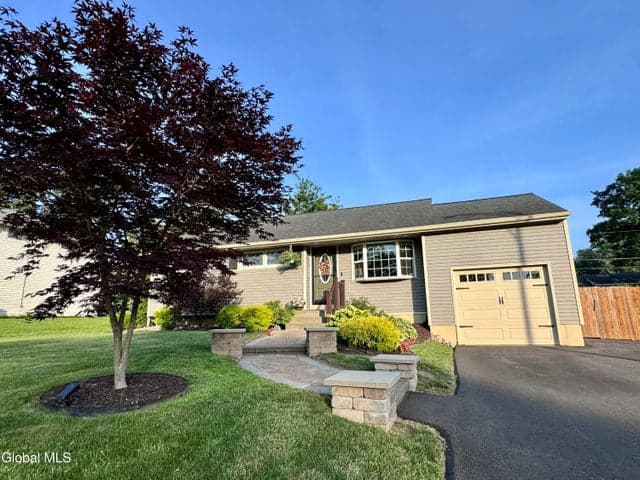 34 Venus Drive, Loudonville, NY, photo 2
