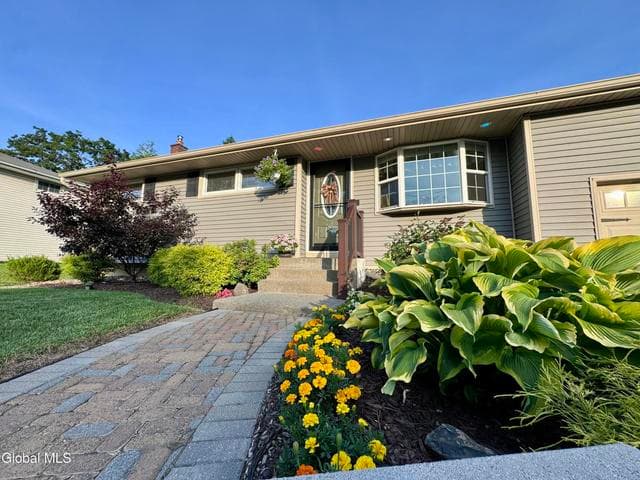 34 Venus Drive, Loudonville, NY, photo 3
