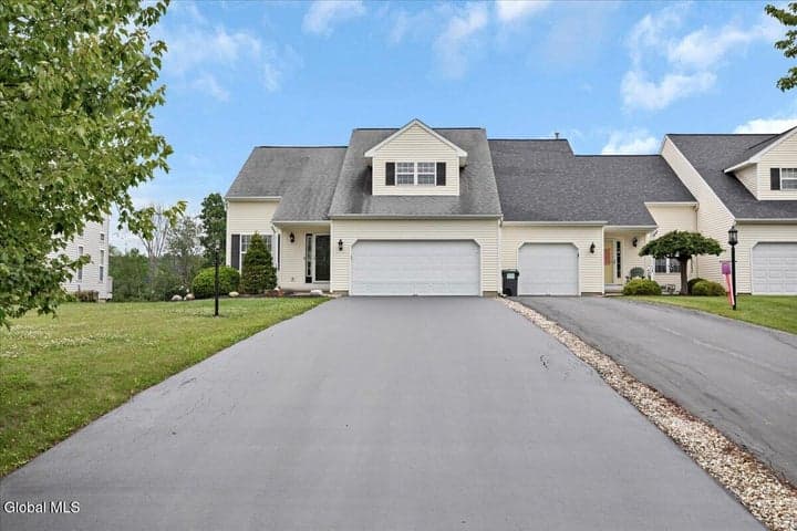 42A Raylinsky Lane, Halfmoon, NY