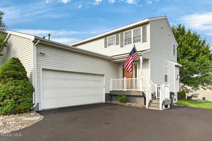 1 Erie Court, Waterford, NY