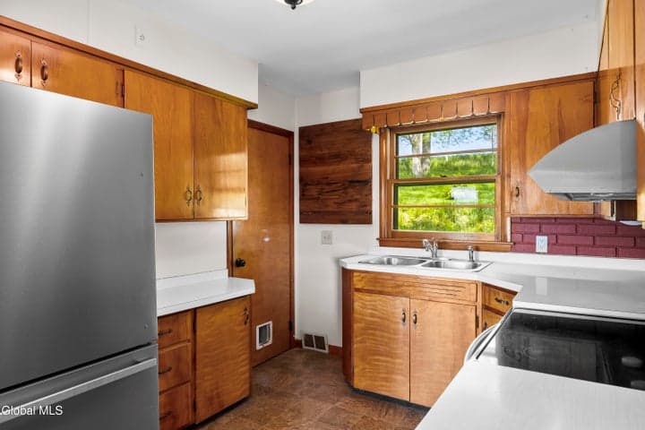 341 Master Street, Valley Falls, NY, photo 4