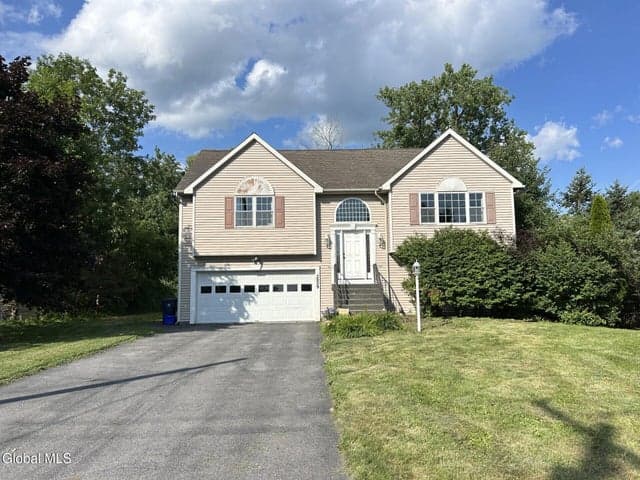 3909 Albany Street, Colonie, NY, photo 1