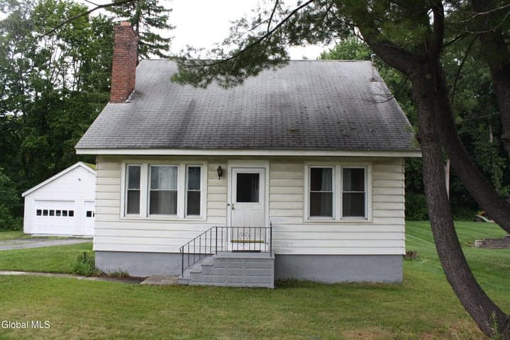 1534 Columbia Turnpike, Castleton-on-Hudson, NY