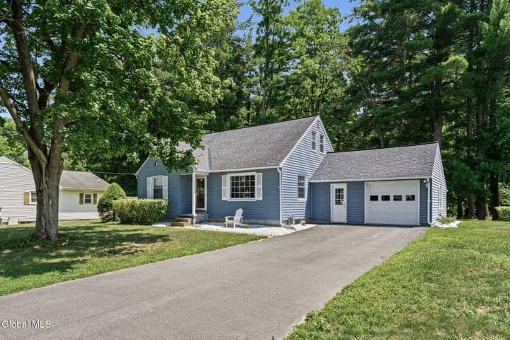 7 Pinewood Road, Guilderland, NY, photo 2