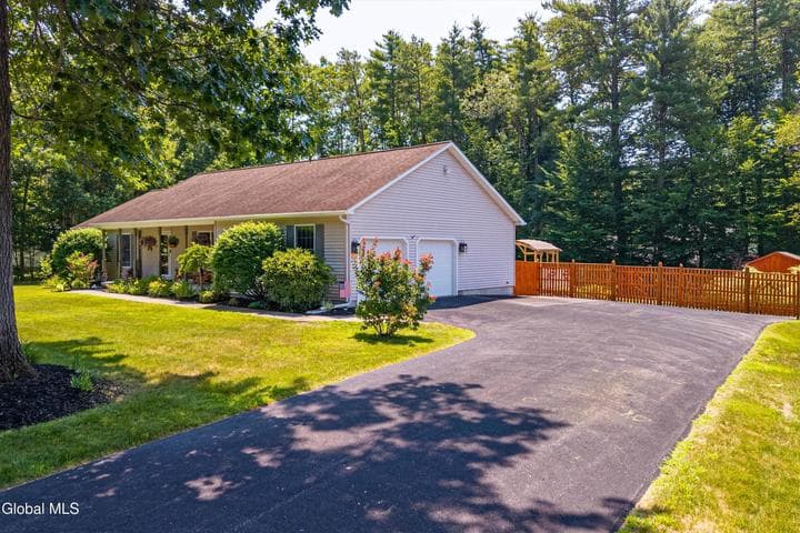 10 Snowberry Lane, Wilton, NY, photo 4