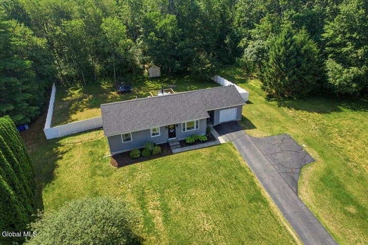 20 Hidden Hills Drive, Queensbury, NY