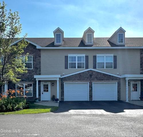 404 Worthington Terrace, North Greenbush, NY