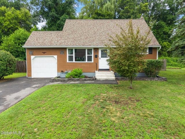 7 Colt Road, Colonie, NY
