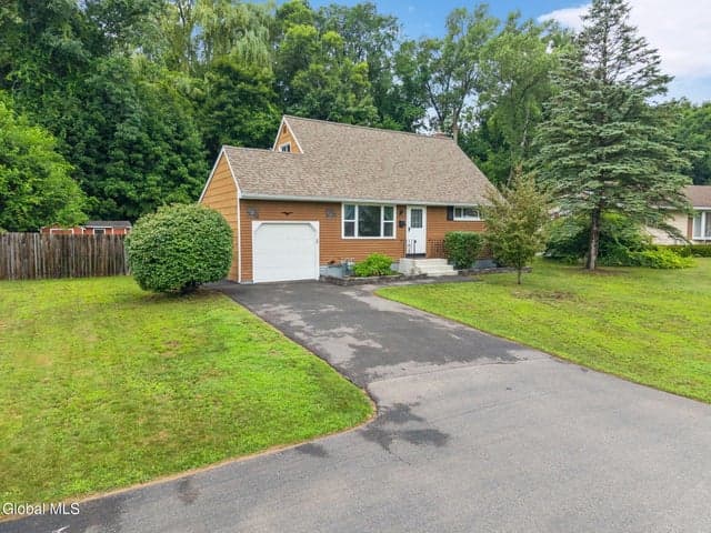 7 Colt Road, Colonie, NY, photo 3