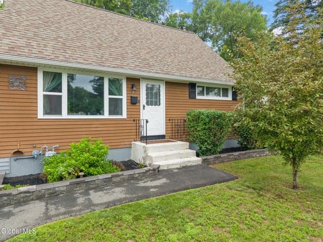 7 Colt Road, Colonie, NY, photo 4