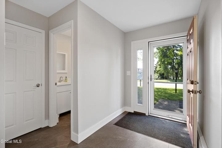 7 Bridgewood Lane, Colonie, NY, photo 4