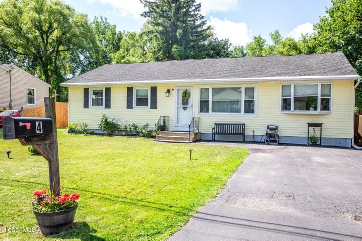4 Amelia Drive, Colonie, NY, photo 2