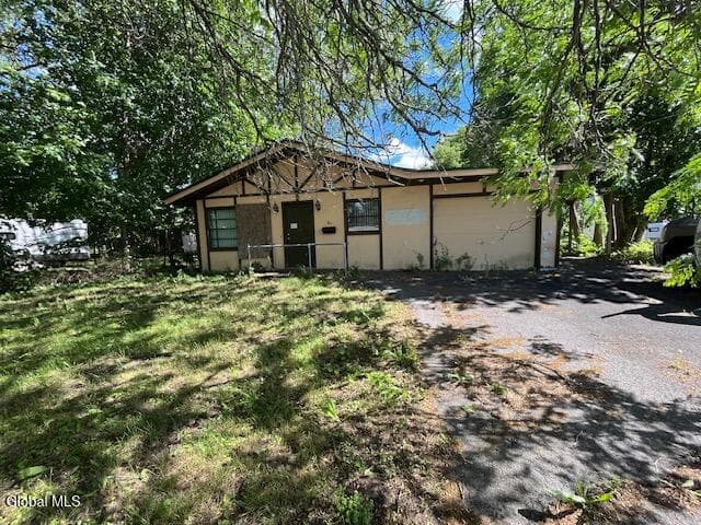 10 E 9th Avenue, Gloversville, NY
