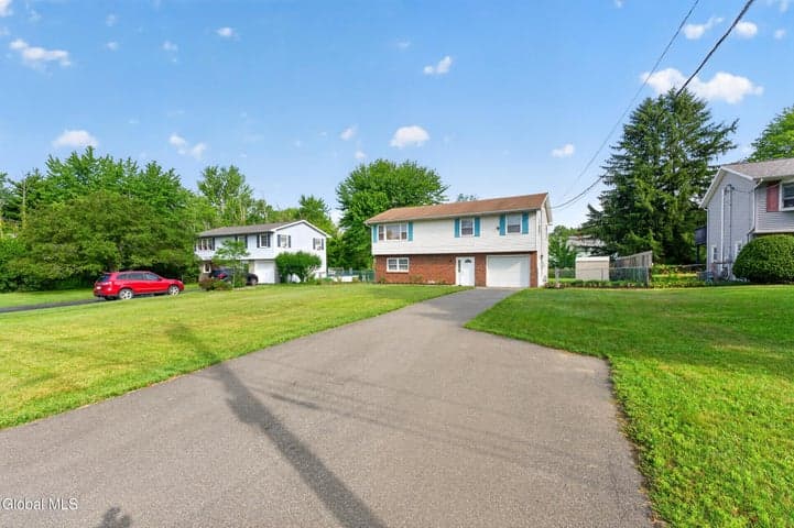 6 Theresa Ann Court, Colonie, NY, photo 1