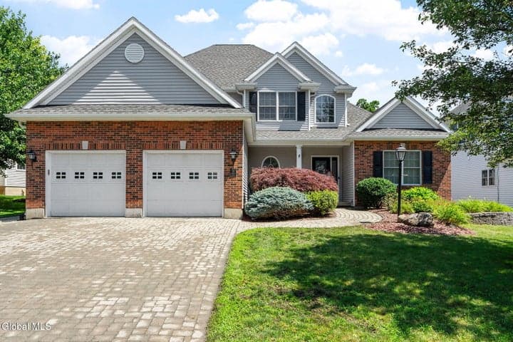 10 Yardley Court, Loudonville, NY, photo 1