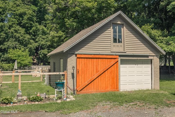 22-24 Hewitt Street, Amsterdam, NY, photo 3