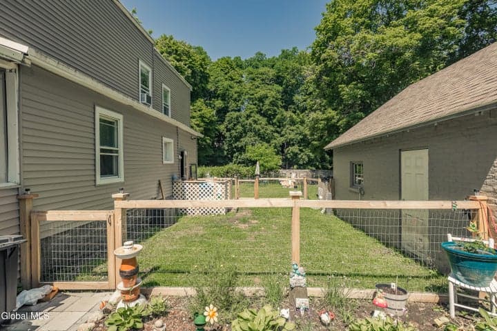 22-24 Hewitt Street, Amsterdam, NY, photo 4