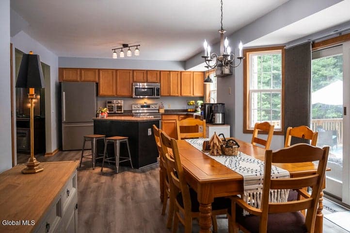 18 Whirlaway Boulevard, Wilton, NY, photo 5