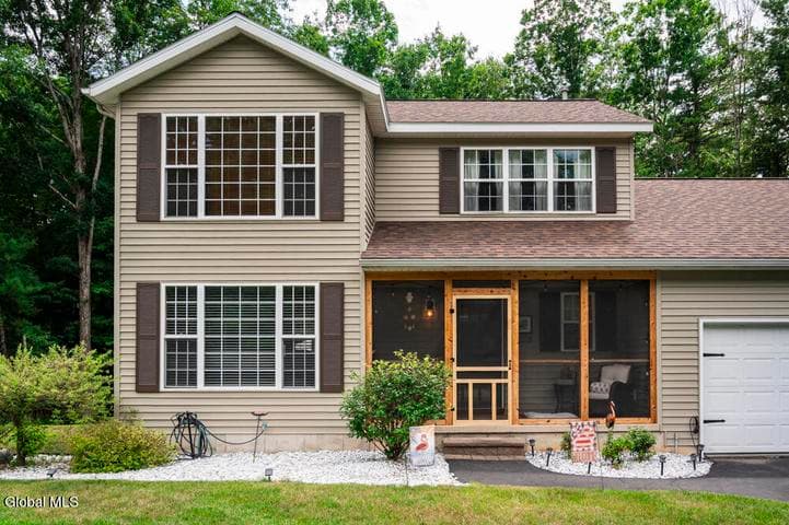 18 Whirlaway Boulevard, Wilton, NY, photo 2