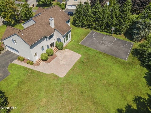 214 Bell Court, Guilderland, NY, photo 2