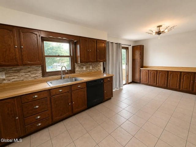 23 McDonald Drive, Cohoes, NY, photo 5