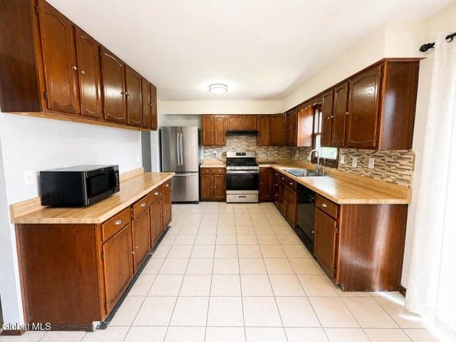 23 McDonald Drive, Cohoes, NY, photo 4