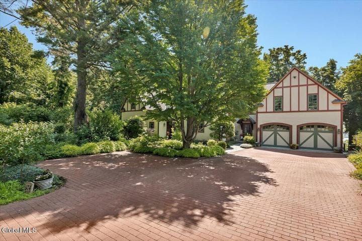 674 Crescent Avenue, Saratoga Springs, NY, photo 5