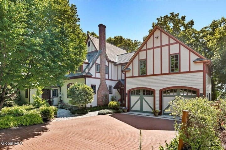 674 Crescent Avenue, Saratoga Springs, NY, photo 2