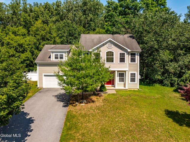 8 Mokasha Square, Saratoga Springs, NY, photo 1