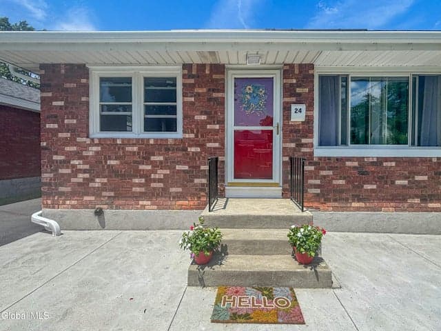 24 Joanne Court, Albany, NY, photo 3