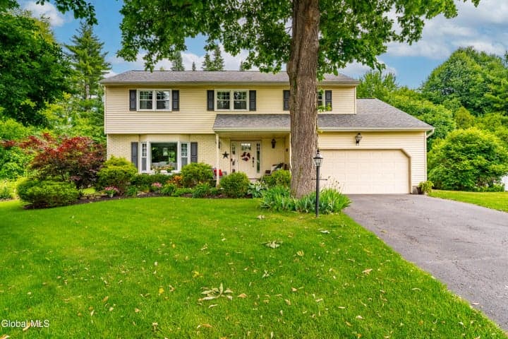 33 Sheffield Drive, Delmar, NY, photo 1